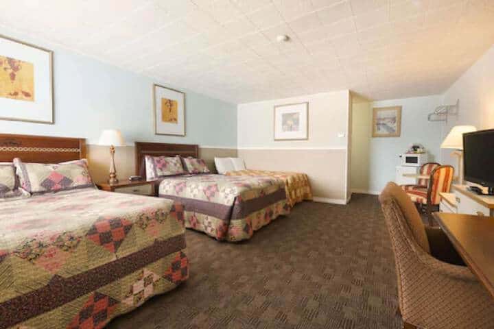 Room 2 of 28