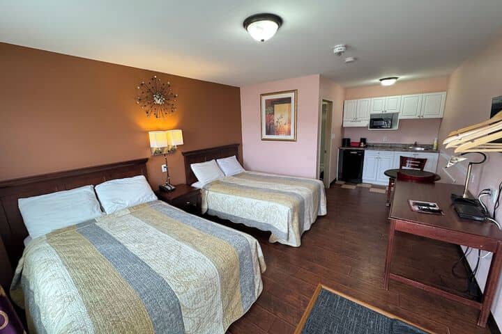 Room 13 of 28