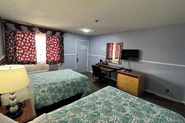 Room 12 of 28