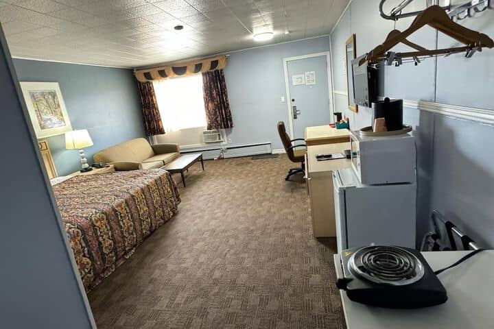 Room 6 of 28