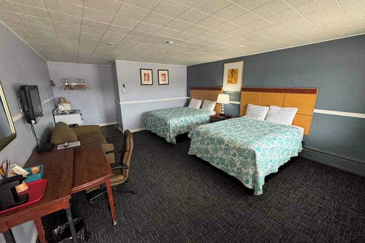 Room 9 of 28