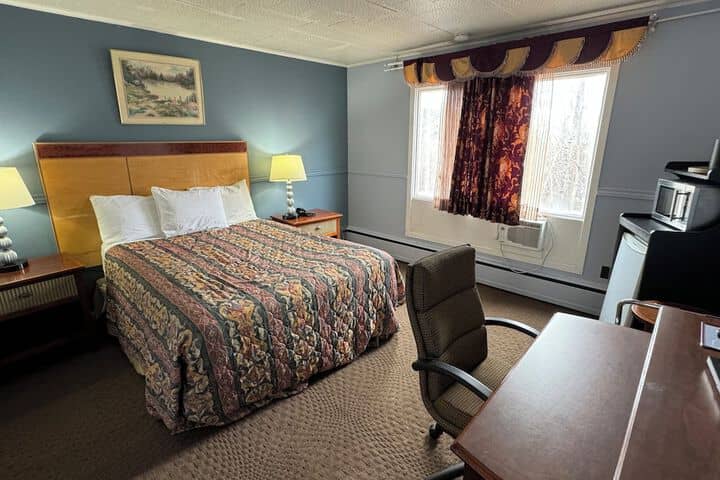 Room 8 of 28
